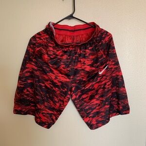 Men Nike Camouflage Red Black Shorts Polyester. Small. Good Condition.